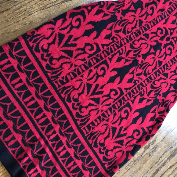 Gabby Skye Black & Red Abstract Scoop Neck 3/4 Sleeve Stretch Sweater Dress - Picture 3 of 6